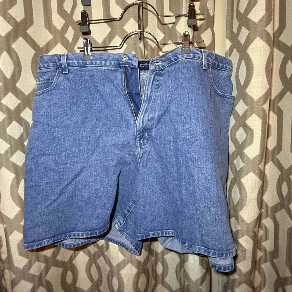 Stylish Venezia Jeans Blue Denim Jean Shorts for Women. Size 28. 0082